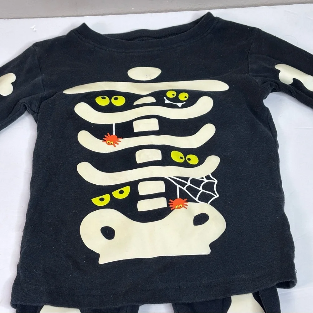 Carters Toddler Boy Halloween Skeleton Glow in Dark P.J.’s long sleeve 3-6 month